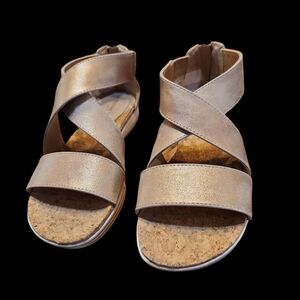 Adrienne Vittadini Rose Gold Metallic Size 6